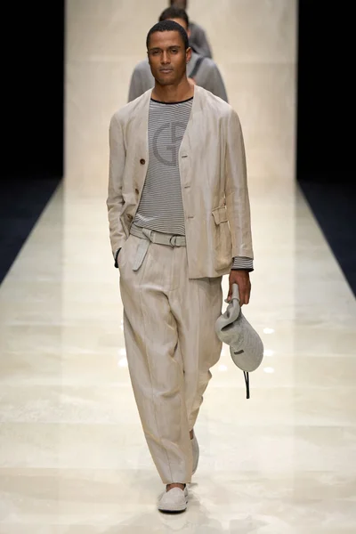 Look 11
